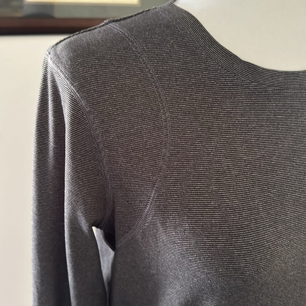 Zella Women's Top Activewear/Performance Long Sleeves With Thumb Holes Med. Gray - Picture 4 of 13